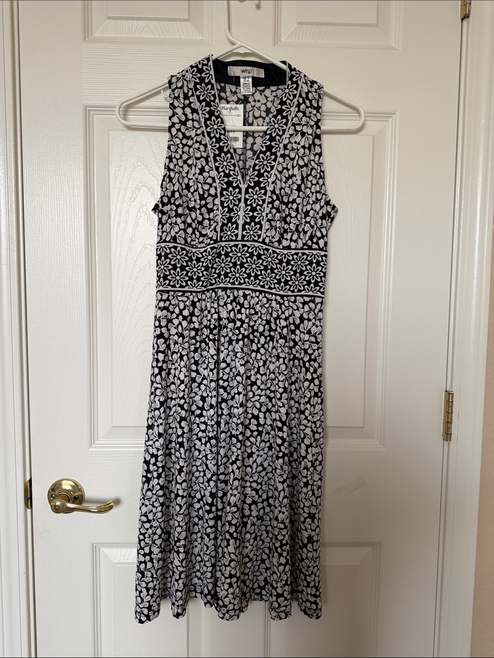 White & Black Floral Sleeveless V-Neck Midi Dress by Market & Spruce